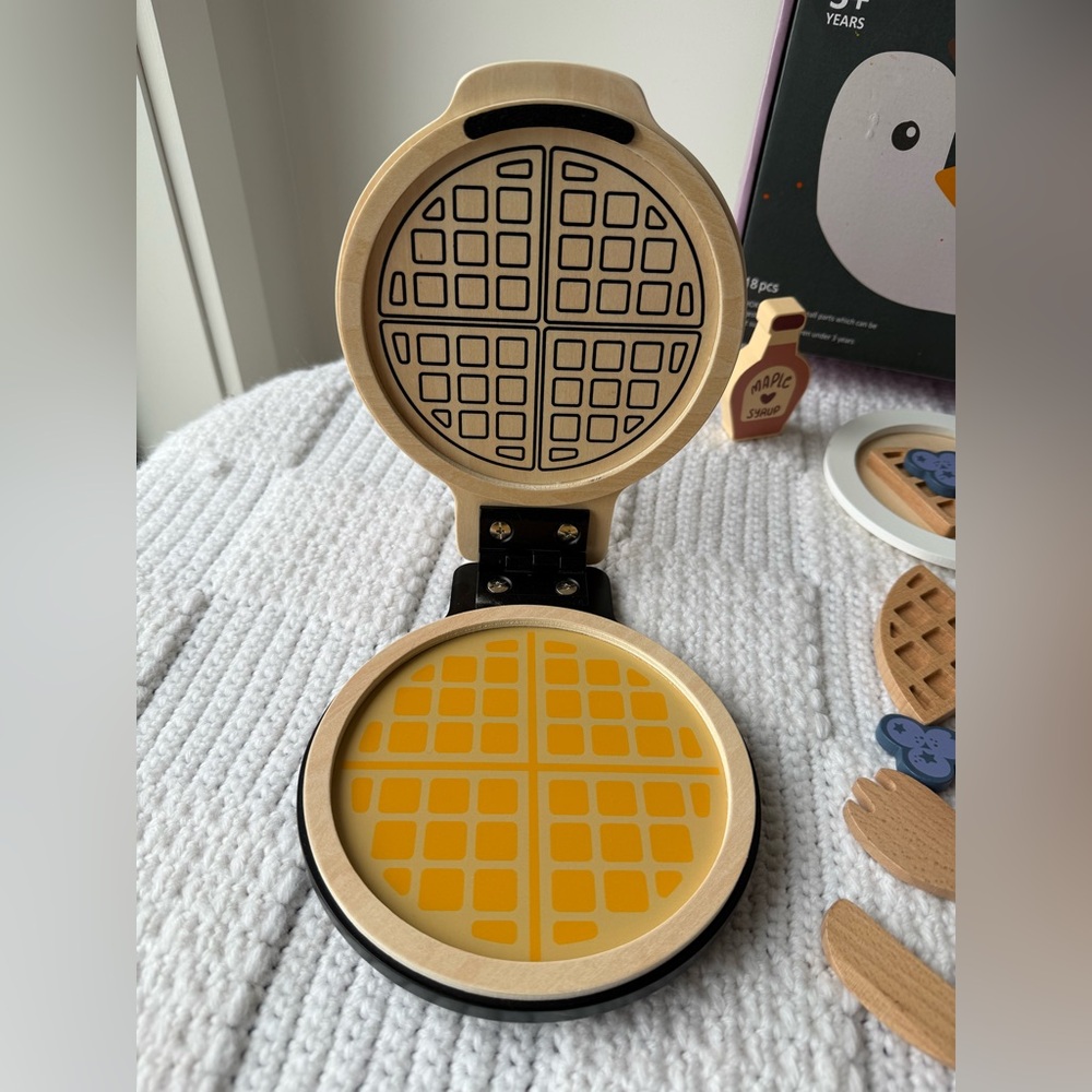PairPear Wooden Waffle Maker Toy Food Playset - Picture 3 of 12